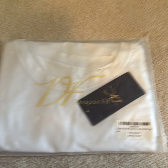 Large Dragon Fit waist length athletic shirt new with tags white - Picture 4 of 9